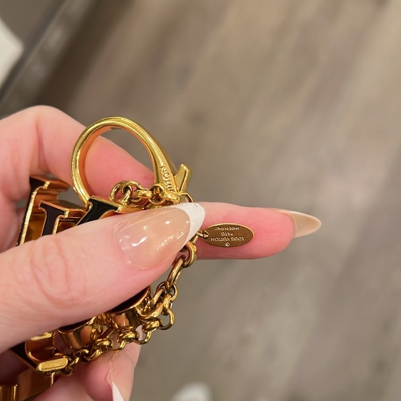 Louis Vuitton LV Fleur de Monogram Bag Charm
Key chain Pristine 🔑 - Picture 10 of 14